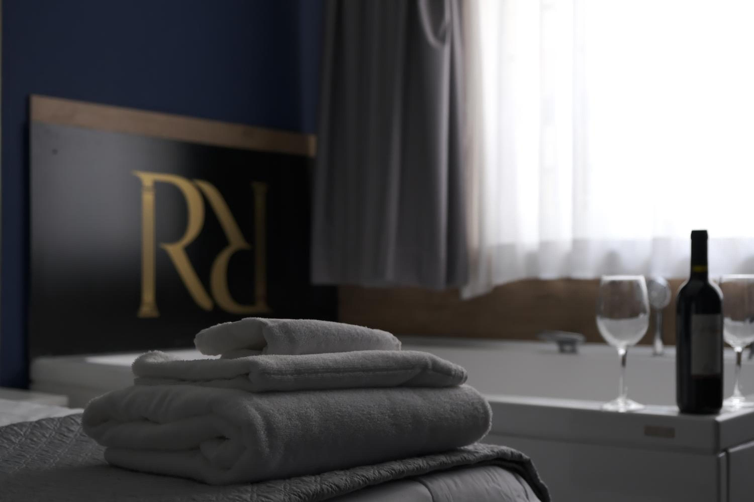 Royalty Rooms & Spa