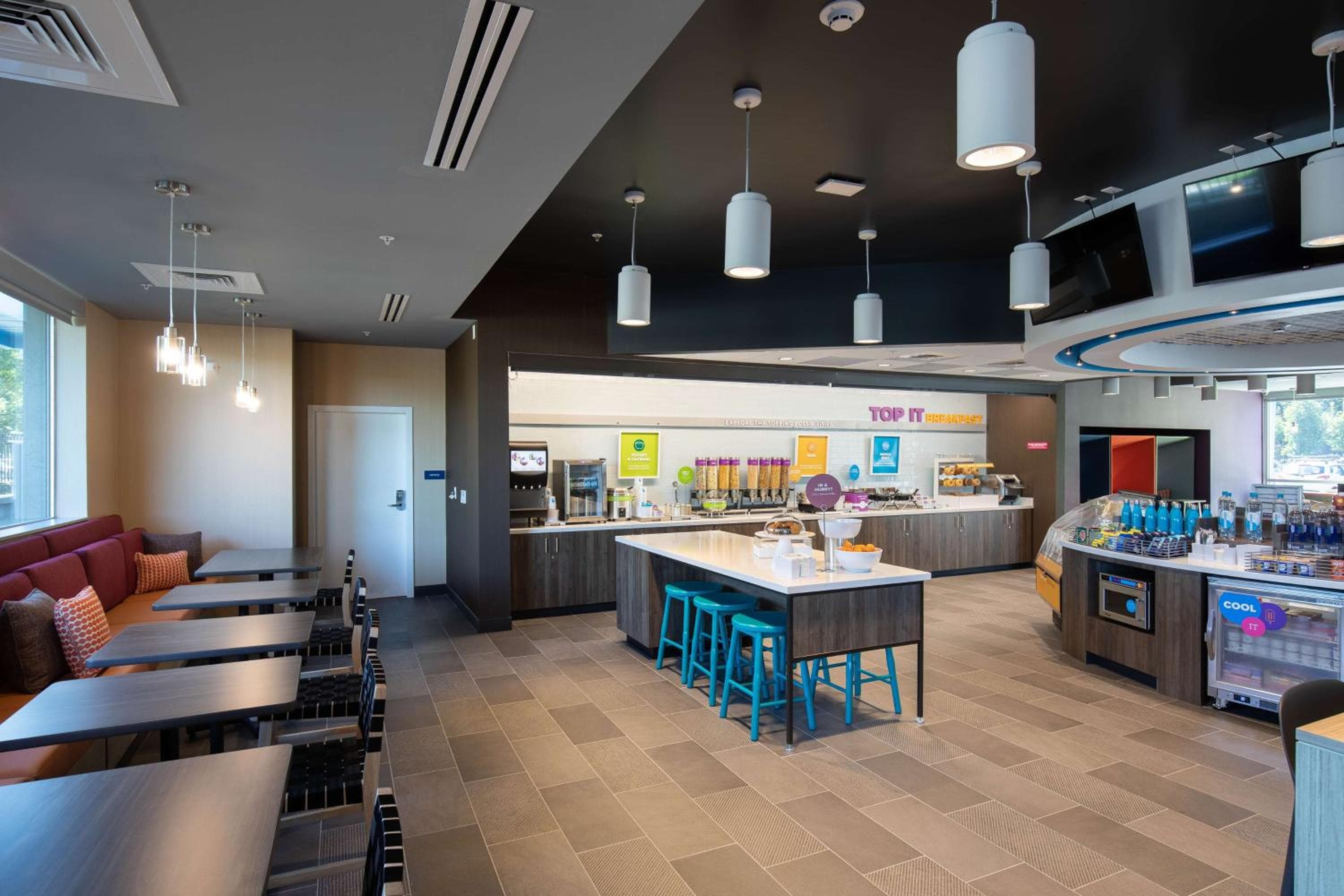 Tru by Hilton Eugene