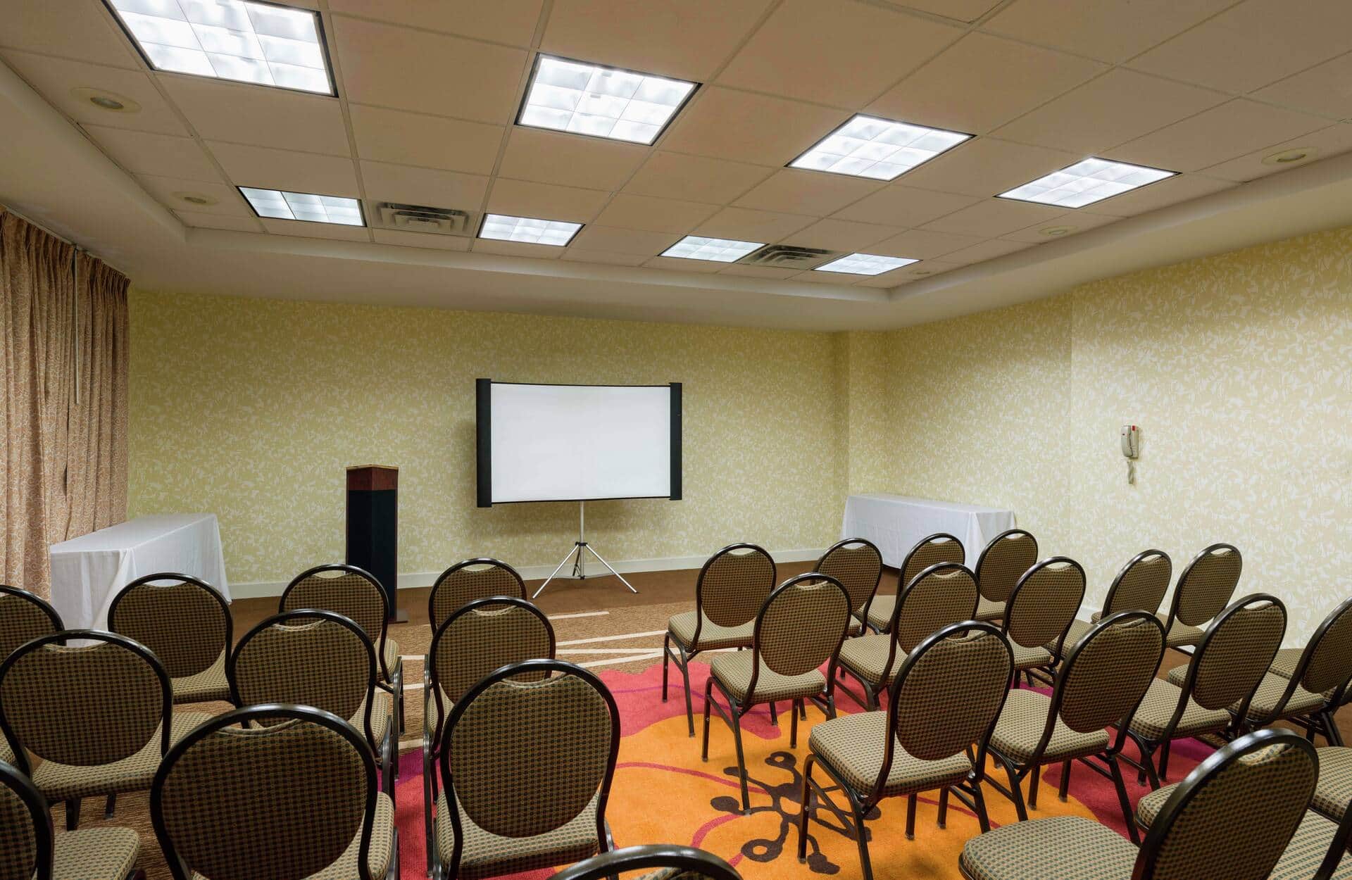Hilton Garden Inn Queens / JFK Airport