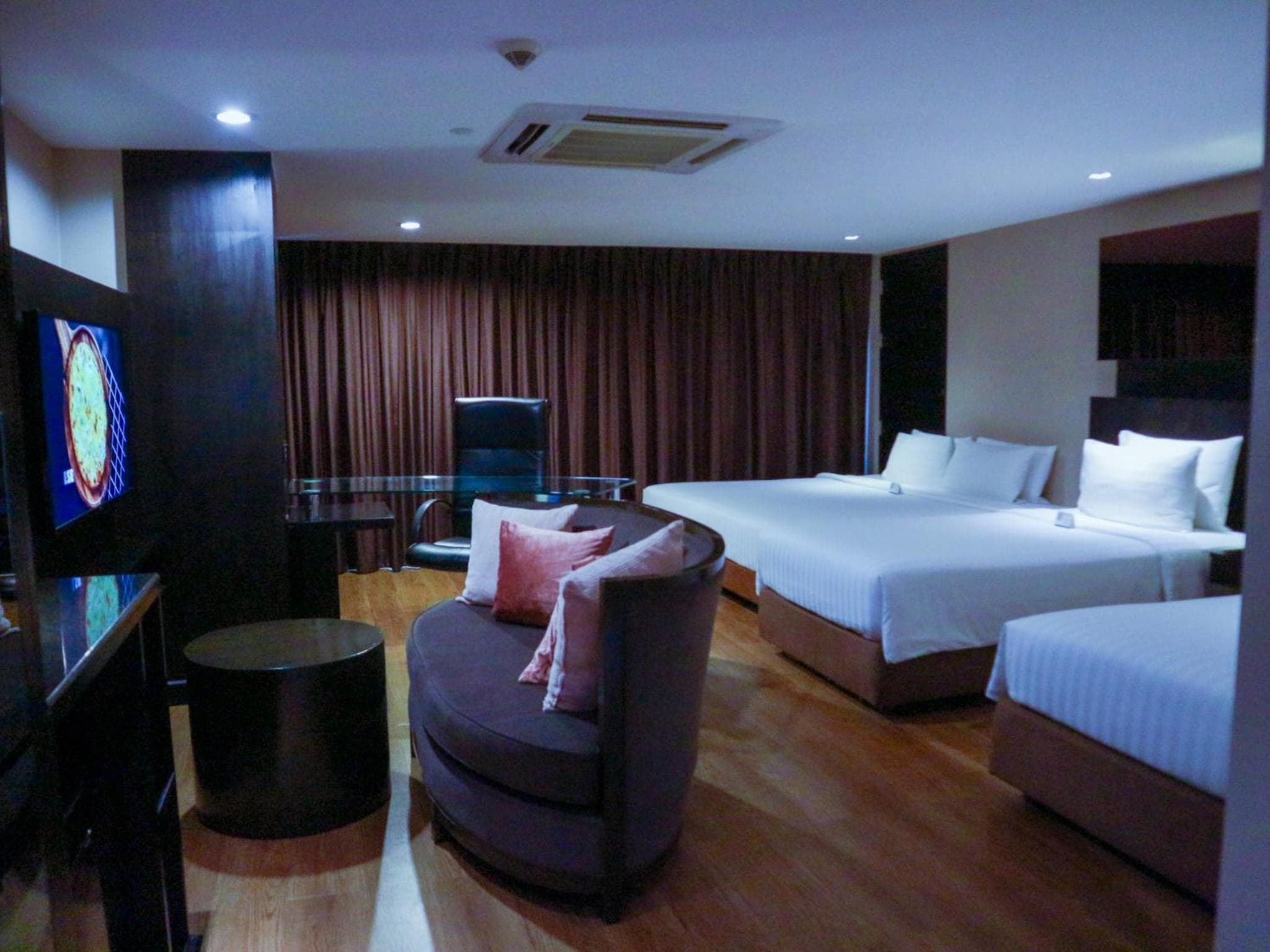 Golden Tulip Mandison Suites