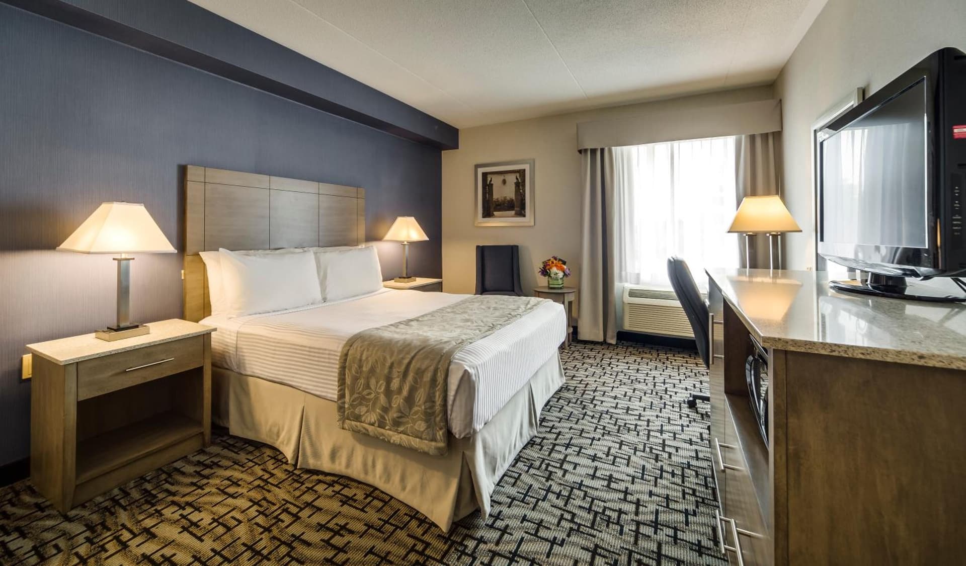 Monte Carlo Inn Oakville Suites
