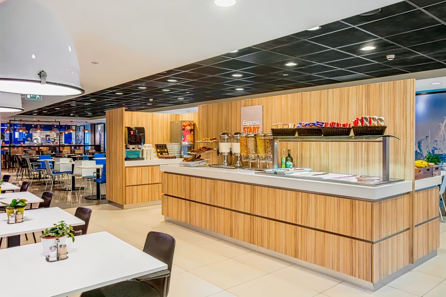 Holiday Inn Express Rotterdam - Central Station, an IHG Hotel