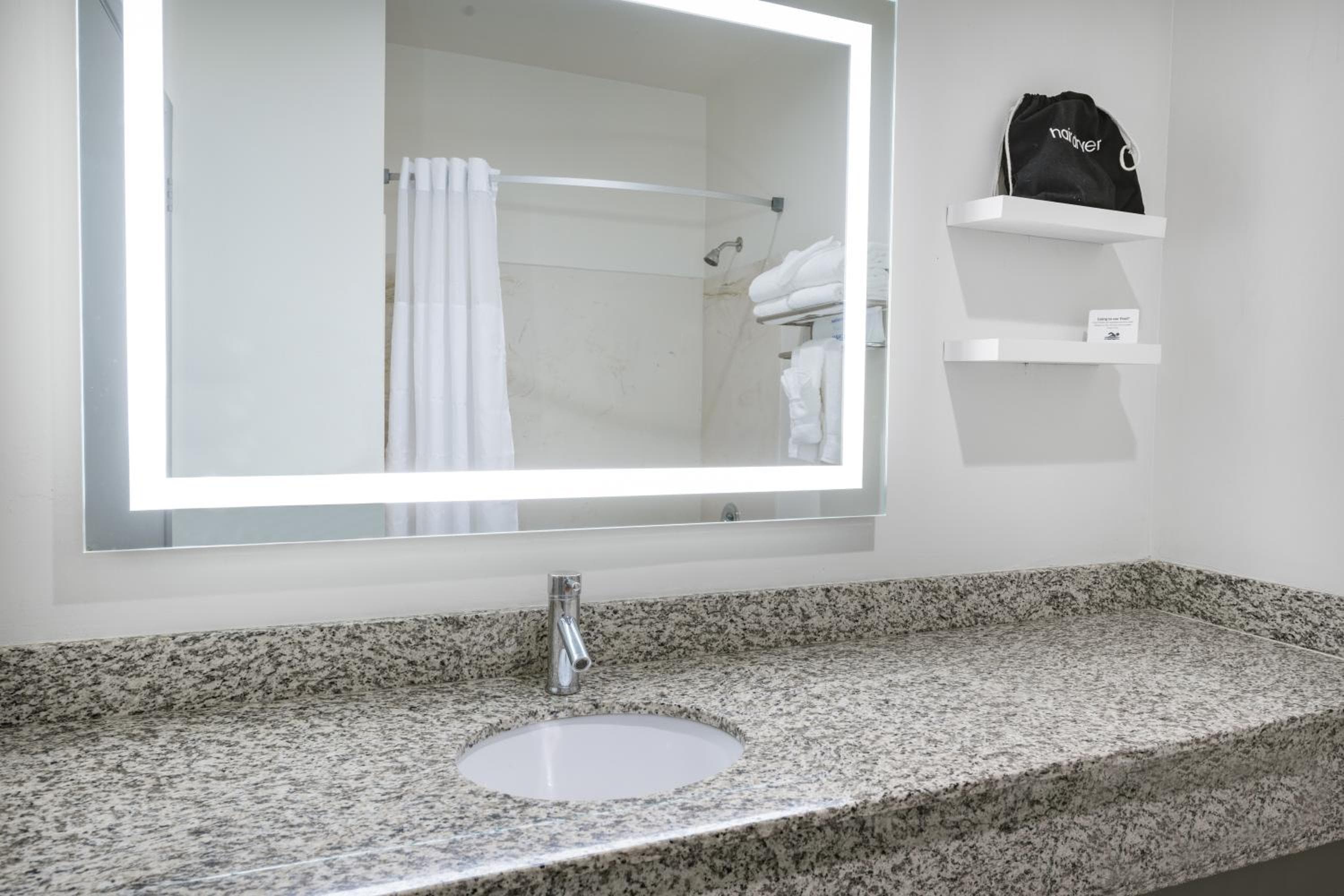 Ramada by Wyndham Bakersfield North