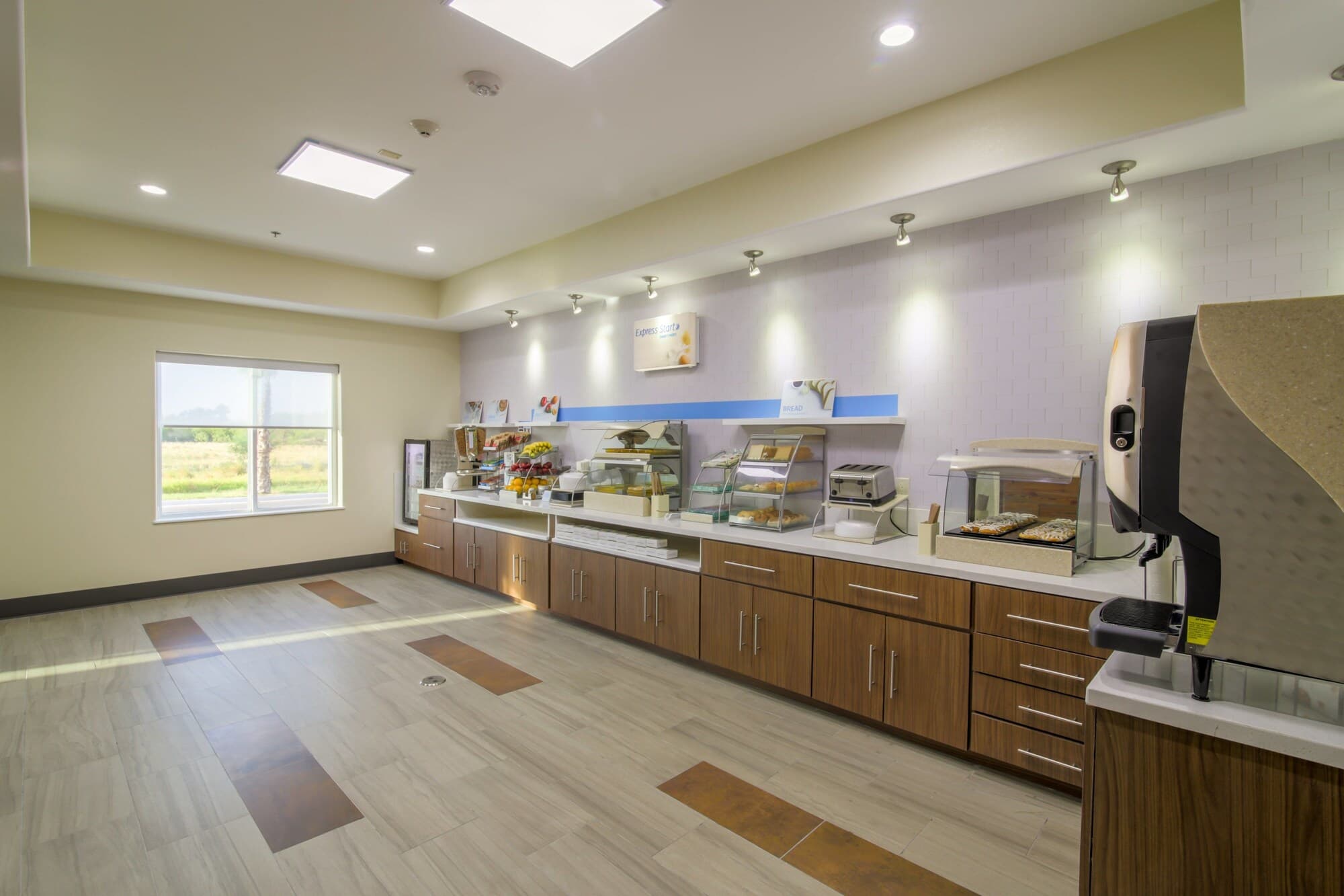 Holiday Inn Express & Suites Raymondville, an IHG Hotel