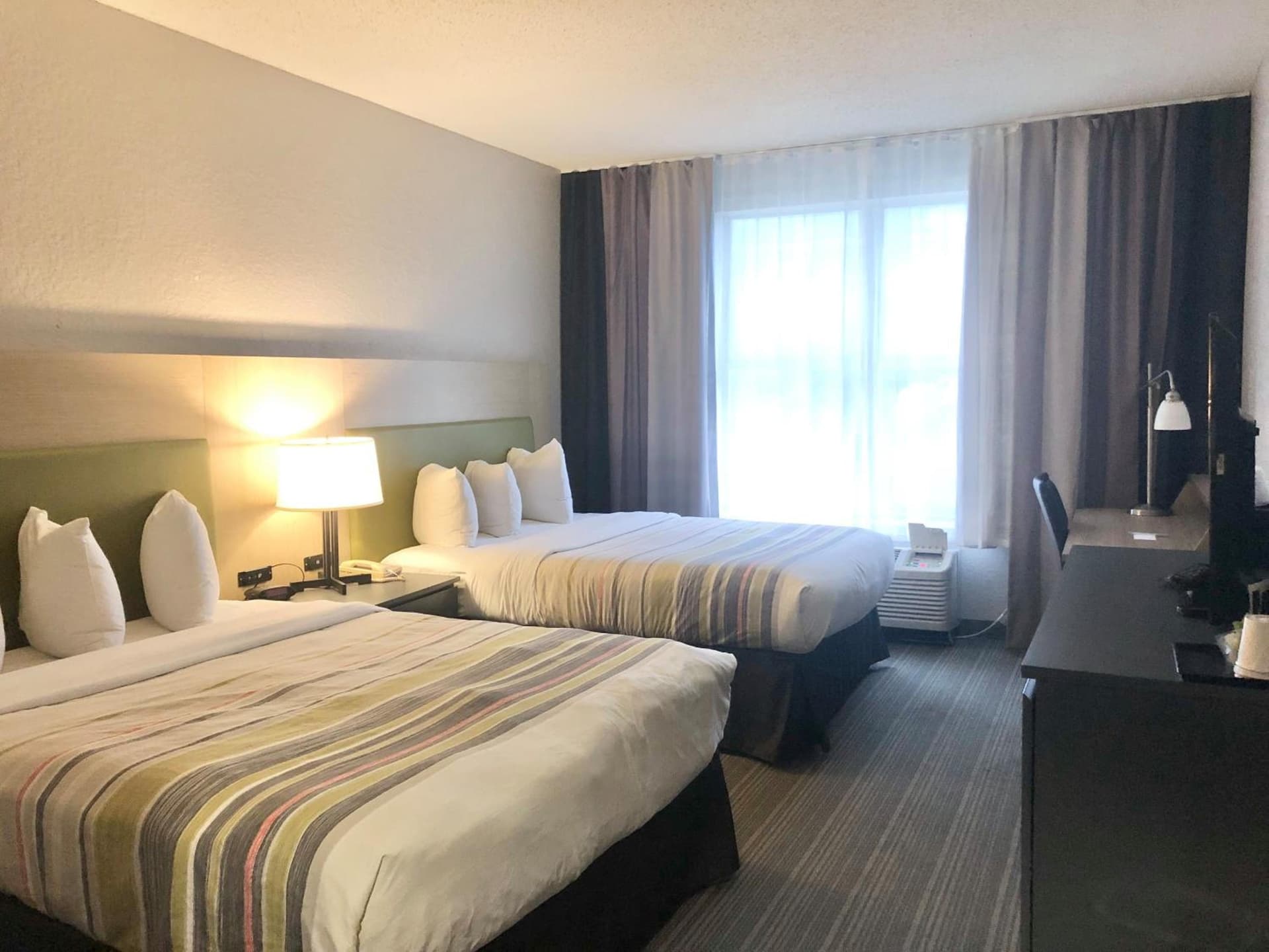 Sonesta Essential IAH Airport JFK Boulevard - Newly Renovated