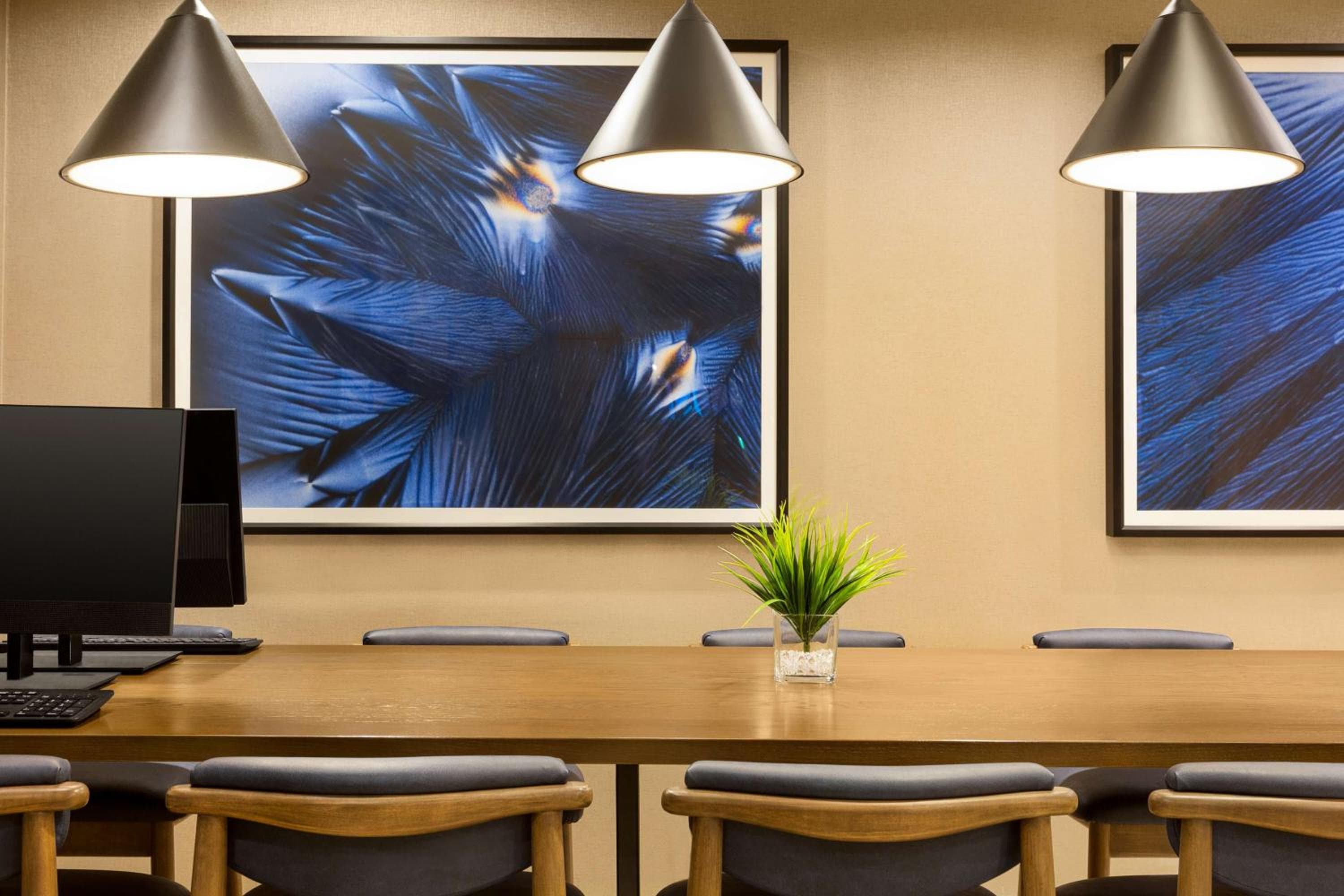 DoubleTree by Hilton Pointe Claire Montreal Airport West