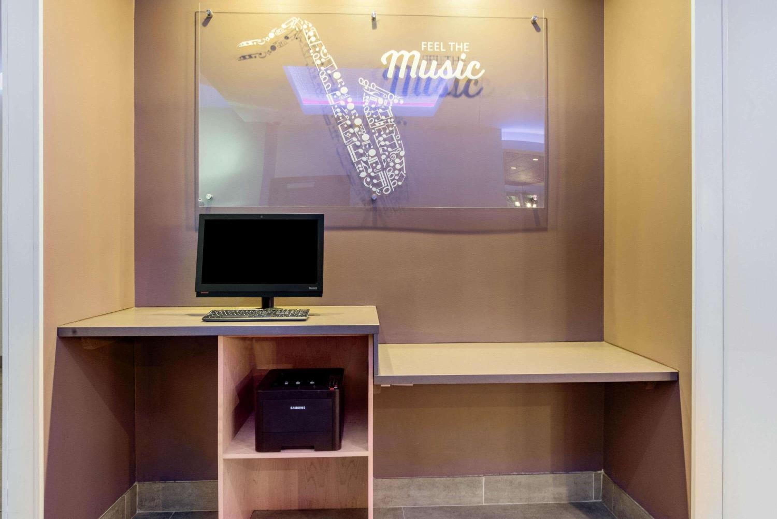 La Quinta Inn & Suites by Wyndham New Orleans Downtown