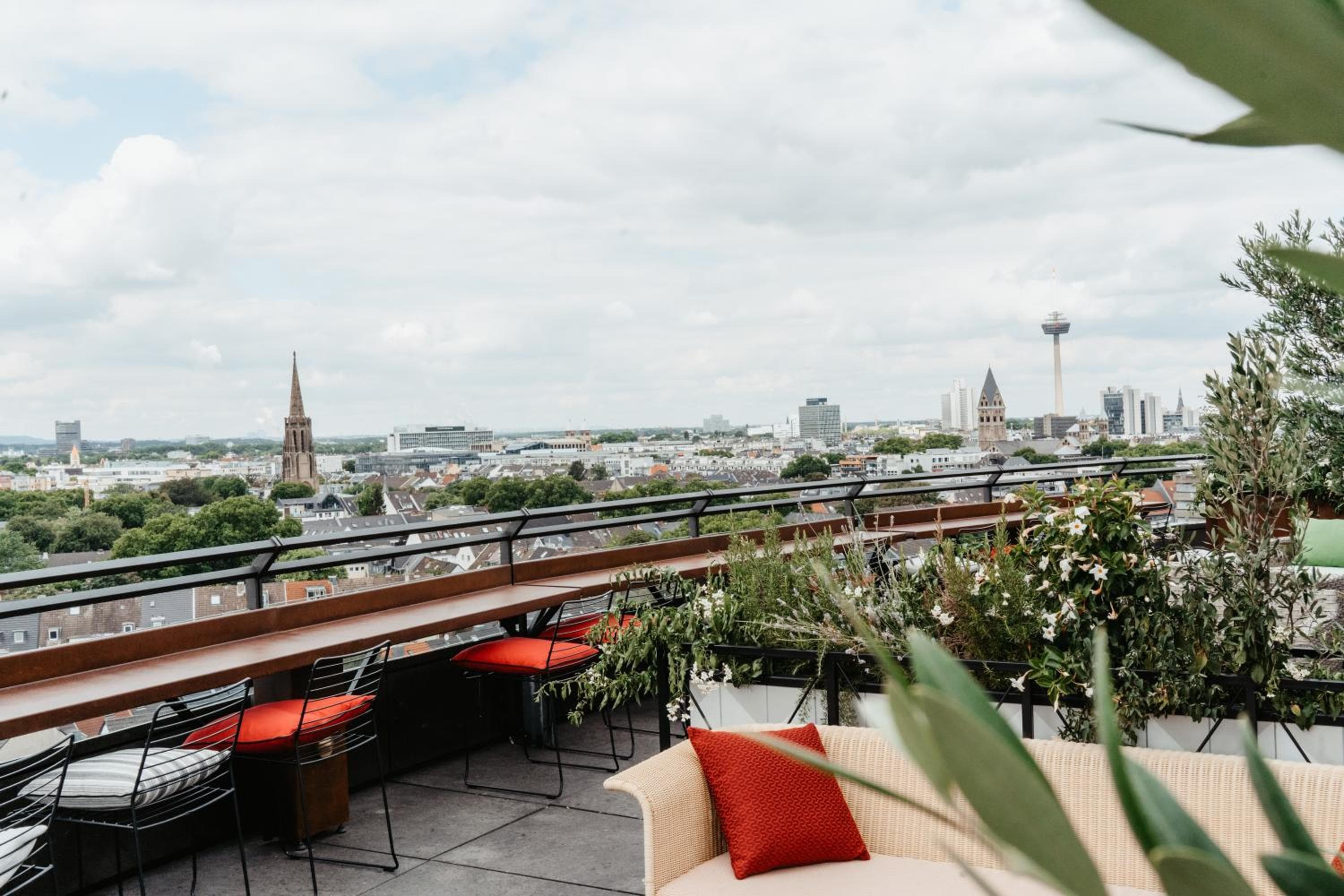 Wasserturm Hotel Cologne, Curio Collection by Hilton