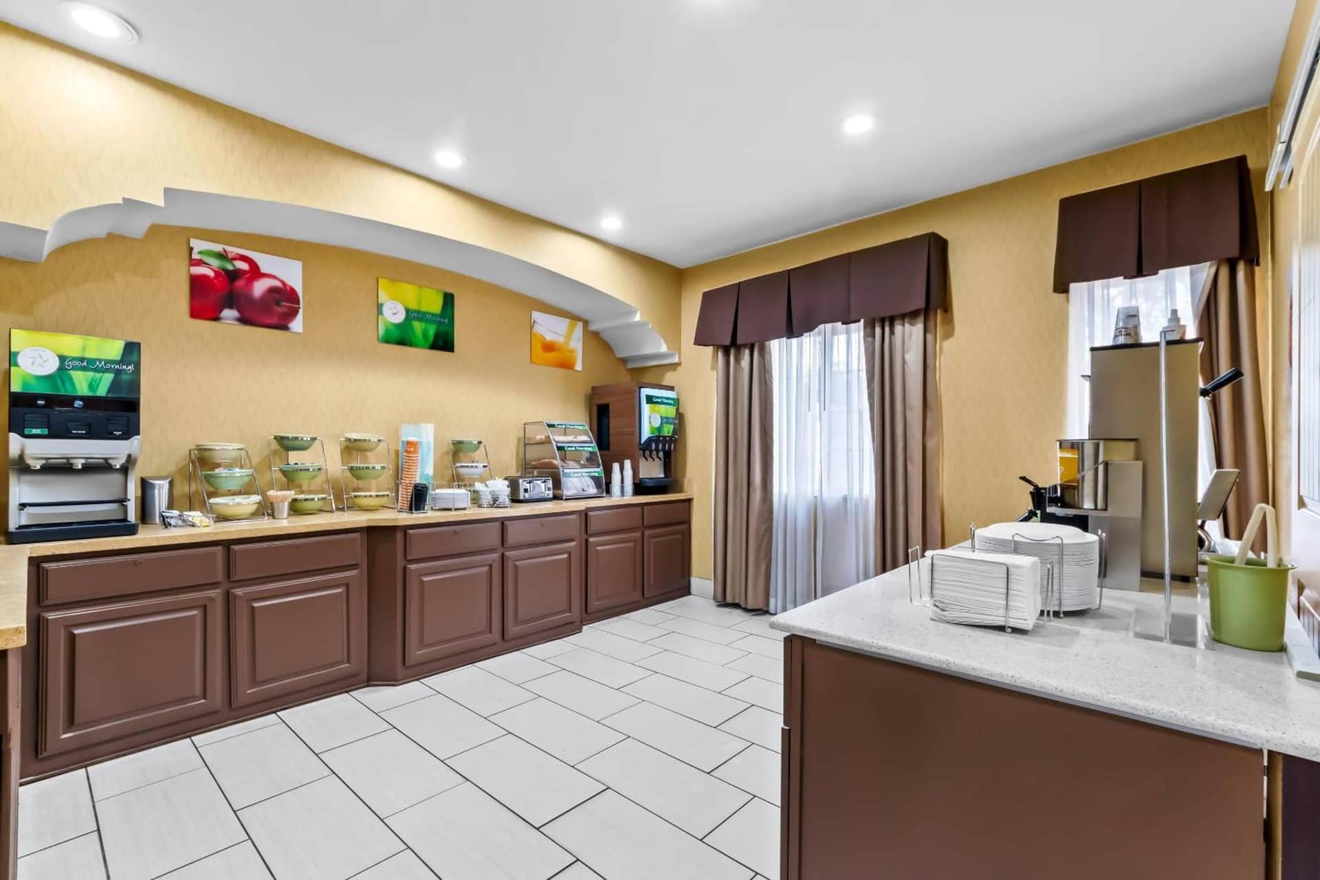 Quality Inn & Suites Airport North - Stone Oak