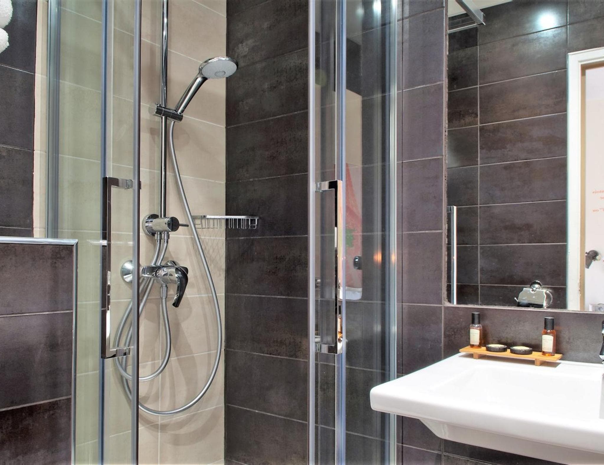 Hôtel Alpha Paris Eiffel by Patrick Hayat