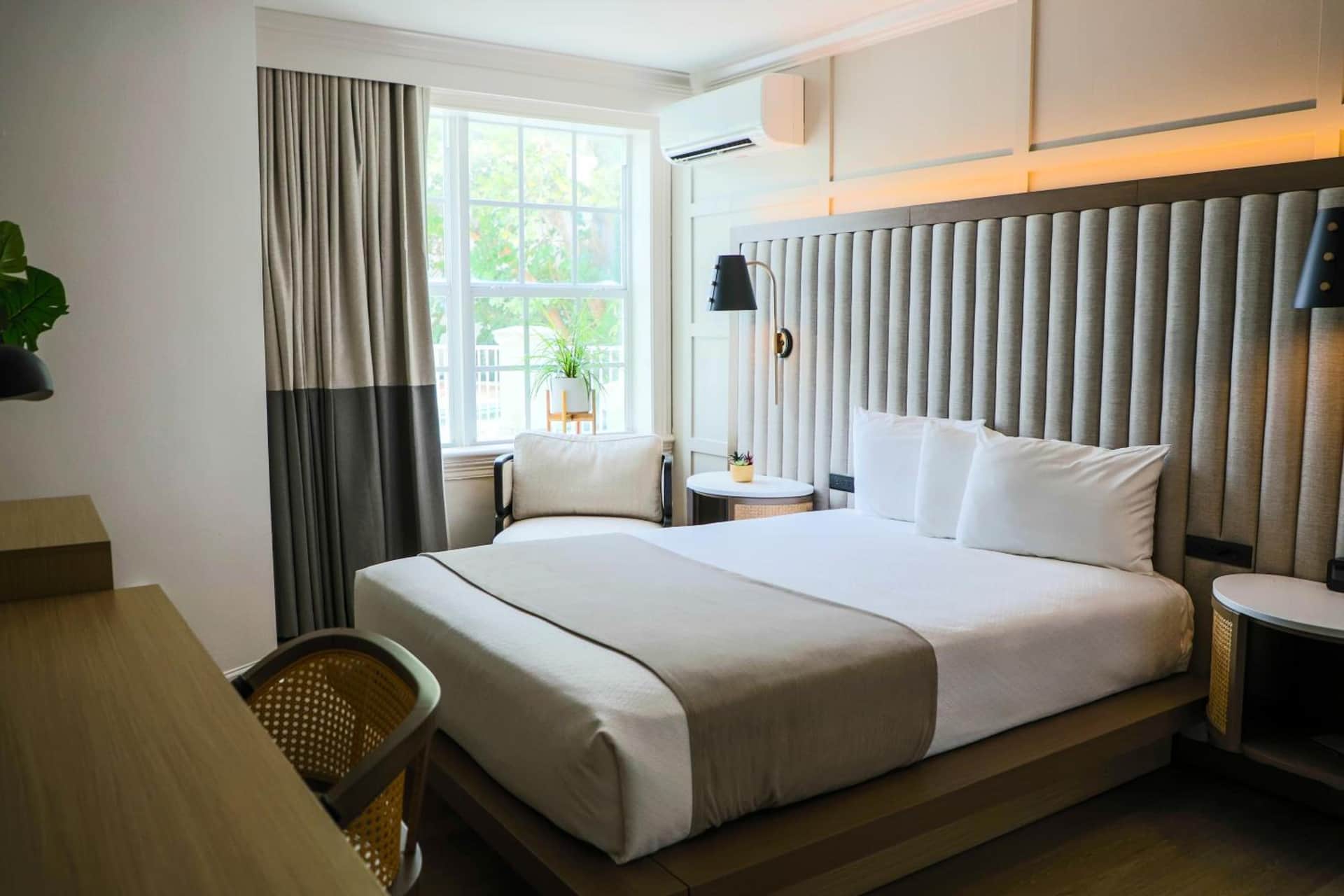 Riverside Hotel